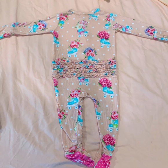 Posh Peanut footie- 9-12mos - Picture 3 of 3